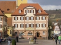 Die Hof-Apotheke im rechten Zwillingshaus am Marktplatz